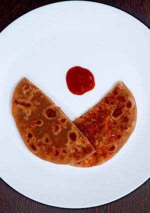 प्याज पनीर पराठा(pyaz paneer paratha recipe in hindi) रेसिपी मुख्य फोटो