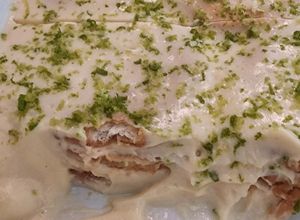 Una foto de Postre de galletas marías y crema de limón 🍋 (carlota)