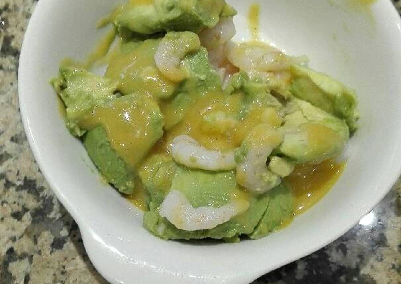  Bol de aguacate con gambas