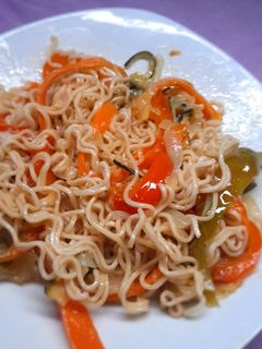 Una foto de Fideos Mie Asli con verduras