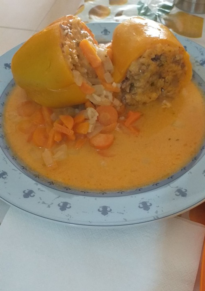 Una foto de Pimientos amarillos rellenos estilo ruso