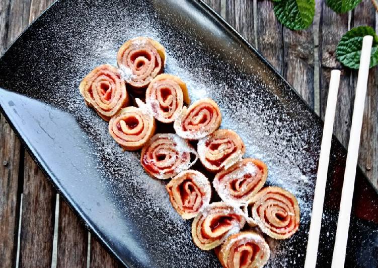 Strawberry Pancake Roll