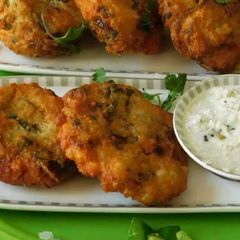 A picture of Crispy, crunchy, aromatic nutritious vada/fritters.