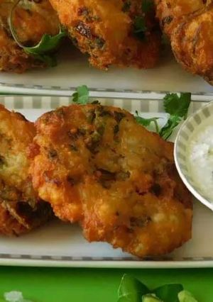 A picture of Crispy, crunchy, aromatic nutritious vada/fritters.