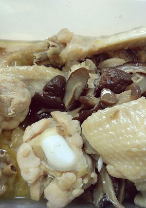 Hình của món Cánh gà xào nấm.