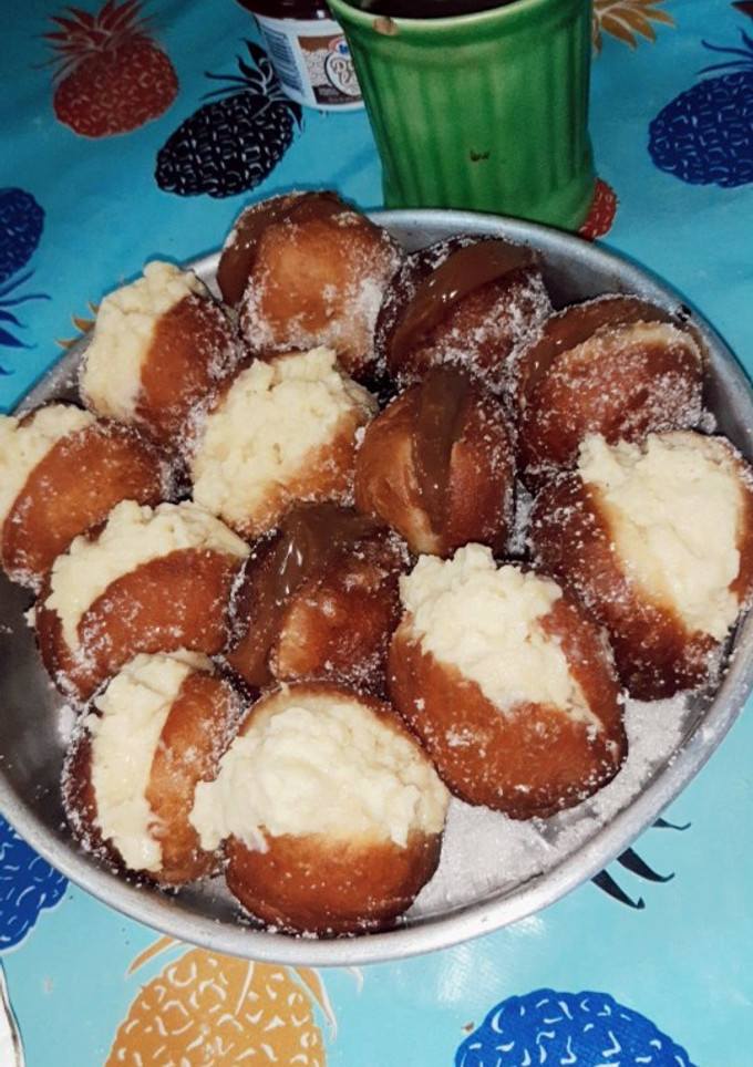 Una foto de Bolitas de fraile con crema pastelera y dulce de leche