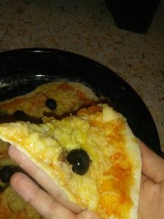 صورة لوصفة بيتزا ساهلة خفيفة والاهم انها بنينة 😍😍