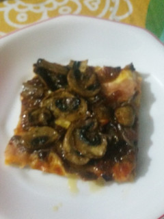 Una foto de Pizza de Champiñones y Anchoas