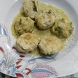 Albóndigas de pollo en salsa de espinacas