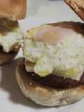 Mini hamburguesas con huevo de codorniz🍔🍳