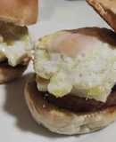 Mini hamburguesas con huevo de codorniz🍔🍳