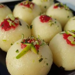 Suji rasgulla A picture of Suji rasgulla.