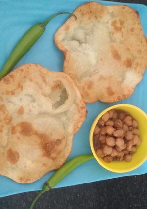 A picture of Chole bhature.