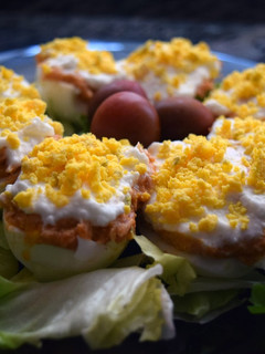 Una foto de Huevos rellenos de Atún