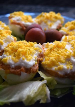 Una foto de Huevos rellenos de Atún