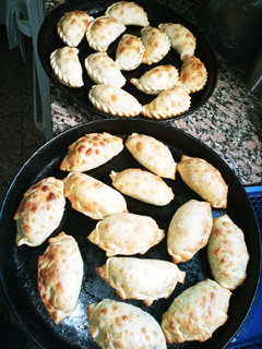 Una foto de Empanadas de carne braseada