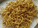 चटपटीत तिखट शेव