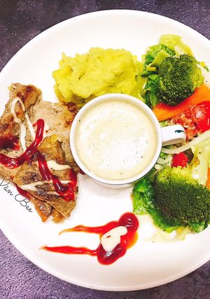 Hình của món Eat Clean - Beefsteak sốt nấm -Salade cá ngừ.