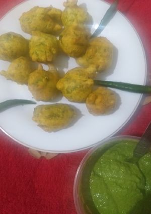 મેથી ના ગોટા સાથે ફુદીના ચટણી(methi na gota in Gujarati) રેસીપી મુખ્ય ફોટો