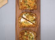 Una foto de pan de molde al horno