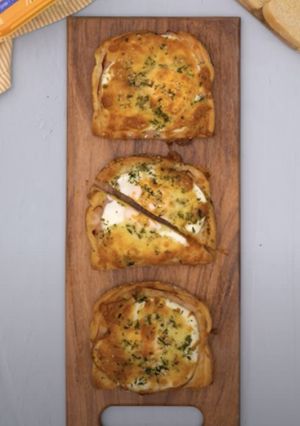 Una foto de Tostas con huevo al horno
