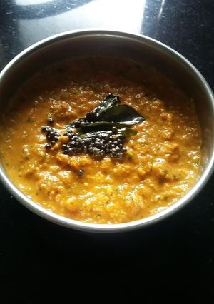 A picture of Onion tomato chutney.