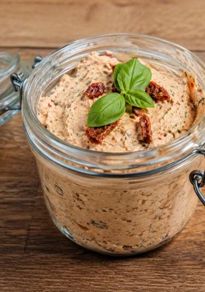 Aszalt paradicsomos sajtkrém recept fotója