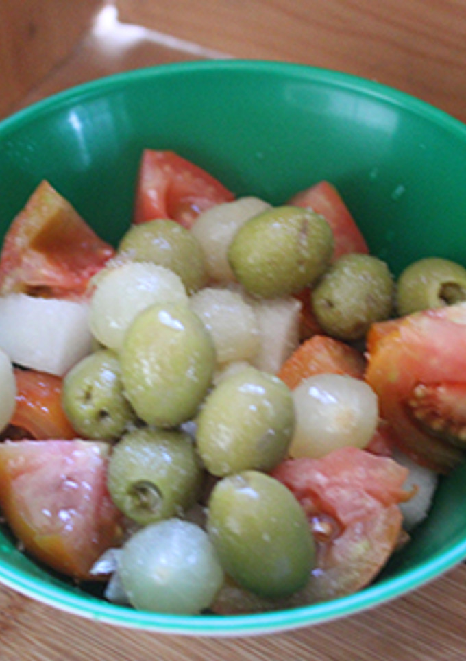 Una foto de Ensalada de tomate y melón