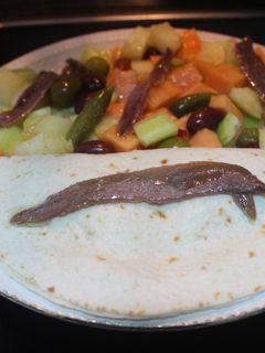 Una foto de Tortillas rellenas de atún y pico de gallo