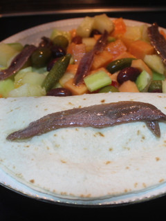 Una foto de Tortillas rellenas de atún y pico de gallo