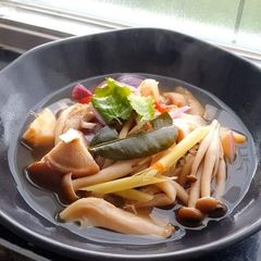 A picture of 3 Kinds of Mushroom Spicy Soup (vegan), Tom Yam Hed Sam Yang.