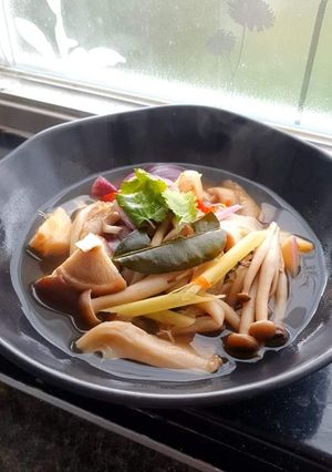 A picture of 3 Kinds of Mushroom Spicy Soup (vegan), Tom Yam Hed Sam Yang.