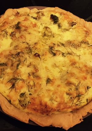 Une photo de Quiche au panga fumé, brocoli et aneth