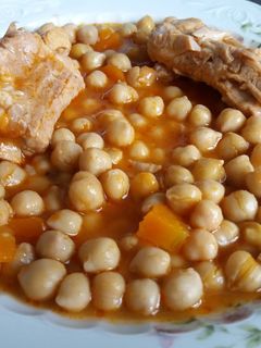 Una foto de Garbanzos con costillas de cerdo