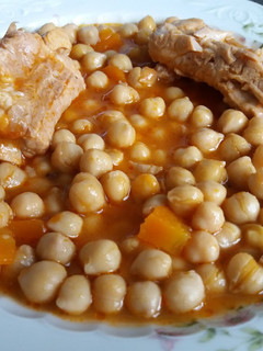 Una foto de Garbanzos con costillas de cerdo