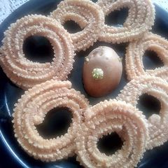 A picture of Potato Muruku/Chaklis.