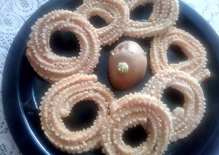 Recipe: At Home Potato Muruku/Chaklis