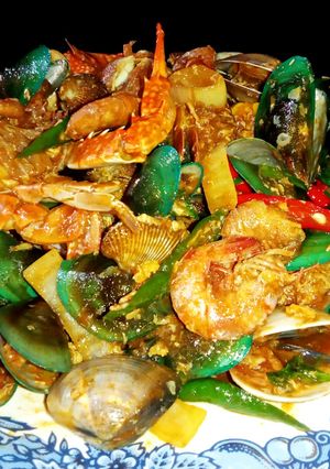 Foto resep Seafood Saus Padang Komplit (Seafood Asam Pedas Manis aka Seafood Tumpah)