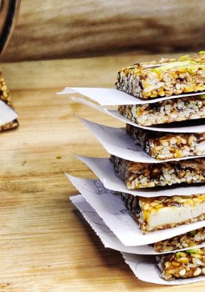 મિક્સ ડ્રાય ફ્રૂટસ સીડ્સ ચિક્કી (Mix Dry Fruits Seeds Chikki Recipe In Gujarati) રેસીપી મુખ્ય ફોટો