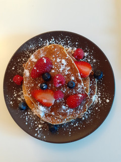Φωτογραφία της συνταγής Εύκολα, υγιεινά pancakes με μέλι και φρούτα