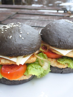 Foto resep Chicken black burger homemade by IRA