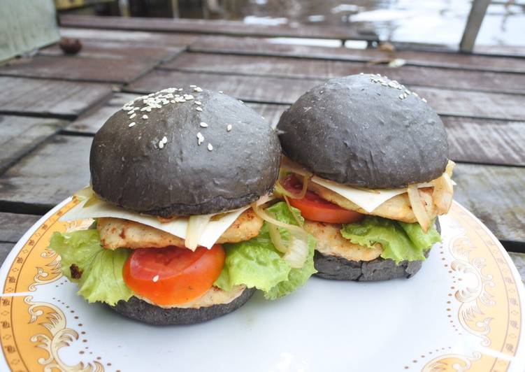 Cara Gampang  Chicken black burger homemade by IRA Jadi, mengenyangkan
