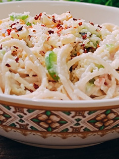 A picture of Spaghetti In White Sauce.