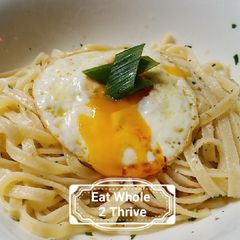 A picture of Garlic olive oil pasta.
