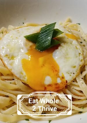 A picture of Garlic olive oil pasta.