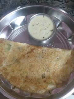 ரவா தோசை ஹோட்டல் ஸ்டைல் (Rava dosai recipe in tamil) செய்முறை முக்கிய புகைப்படம்
