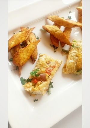 A picture of Fried plantain with fried egg.
