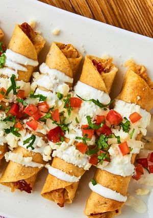 Una foto de Flautas de Pollo y Queso
