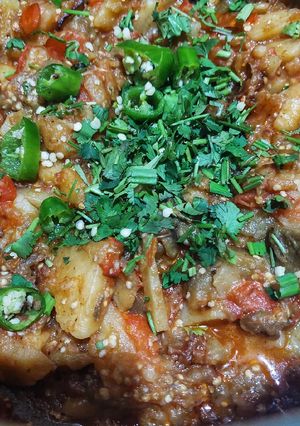 A picture of 5 Ingredient Aloo bengan salan (potato eggplant).