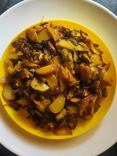 आलू करेला की भजिया (Aloo karela ki bhujiya recipe in Hindi) रेसिपी मुख्य फोटो